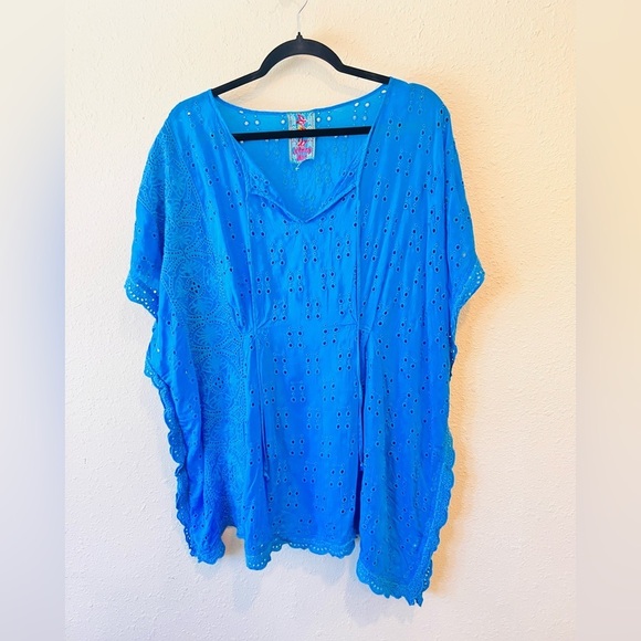 JOHNNY WAS KEYHOLE PONCHO TOP - Eyelet Blue - Picture 3 of 9